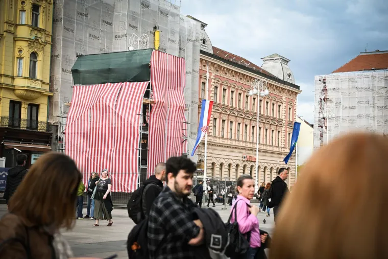Bana Jelačića prekrili skelama i platnom: Doznajemo &scaron;to se događa u Zagrebu