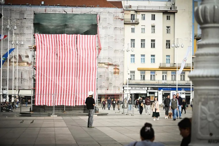 Bana Jelačića prekrili skelama i platnom: Doznajemo &scaron;to se događa u Zagrebu