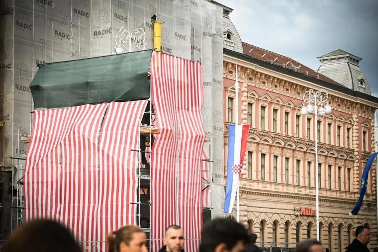 Bana Jelačića prekrili skelama i platnom: Doznajemo &scaron;to se događa u Zagrebu
