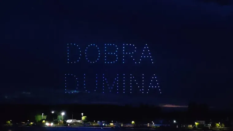 Spektakularni prizori na nebu iznad Osijeka! Pogledajte &scaron;to su dronovi sve napravili