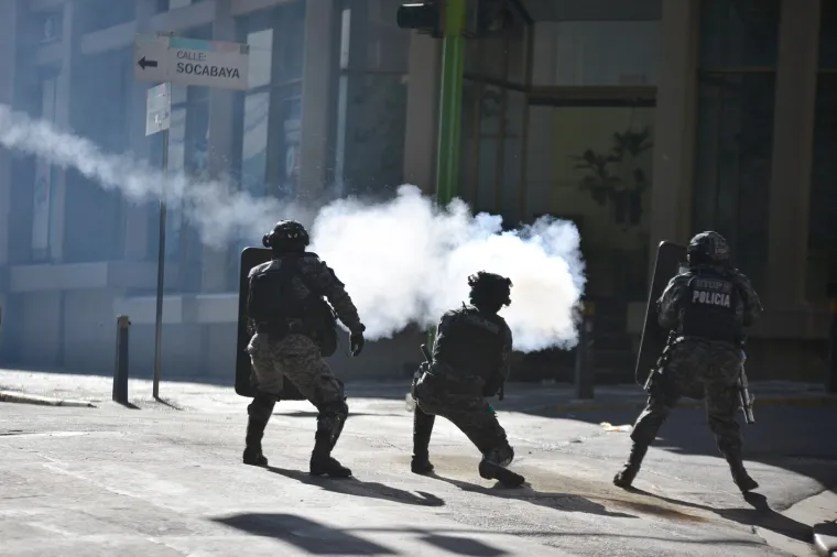 Pobuna i opći kaos na ulicama: Eskalirali nasilni prosvjedi, policija odgovorila bijesnim rudarima
