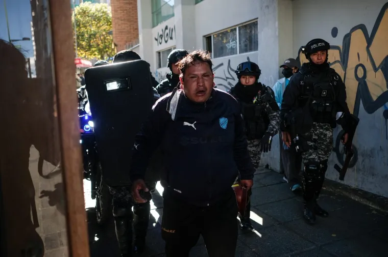 Pobuna i opći kaos na ulicama: Eskalirali nasilni prosvjedi, policija odgovorila bijesnim rudarima