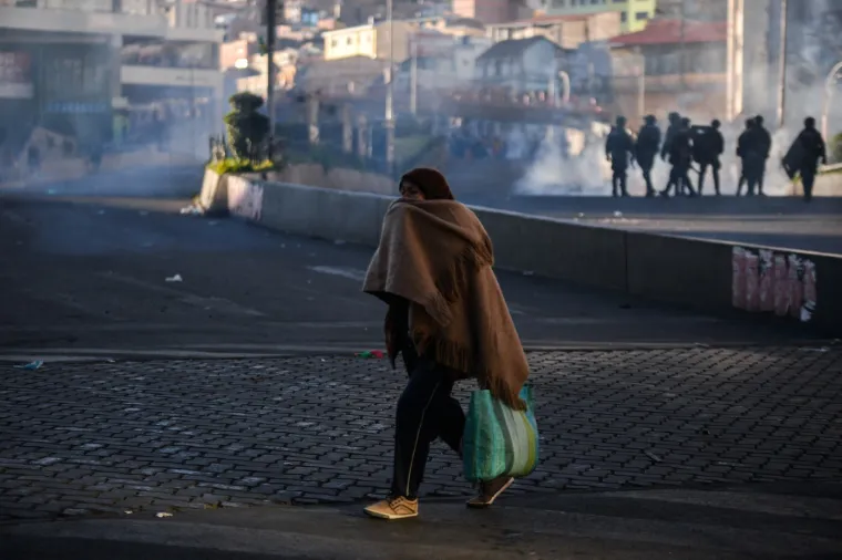 Pobuna i opći kaos na ulicama: Eskalirali nasilni prosvjedi, policija odgovorila bijesnim rudarima