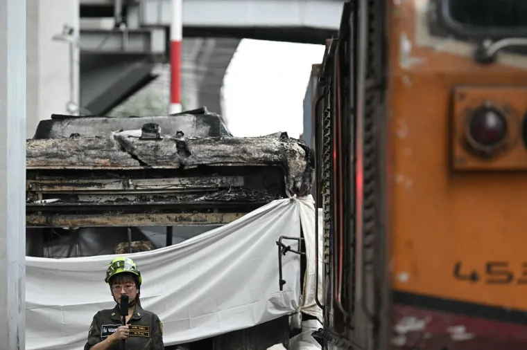 Autobus pun putnika blokirao rampe, vlak nije mogao stati: Pogledajte užas koji je uslijedio