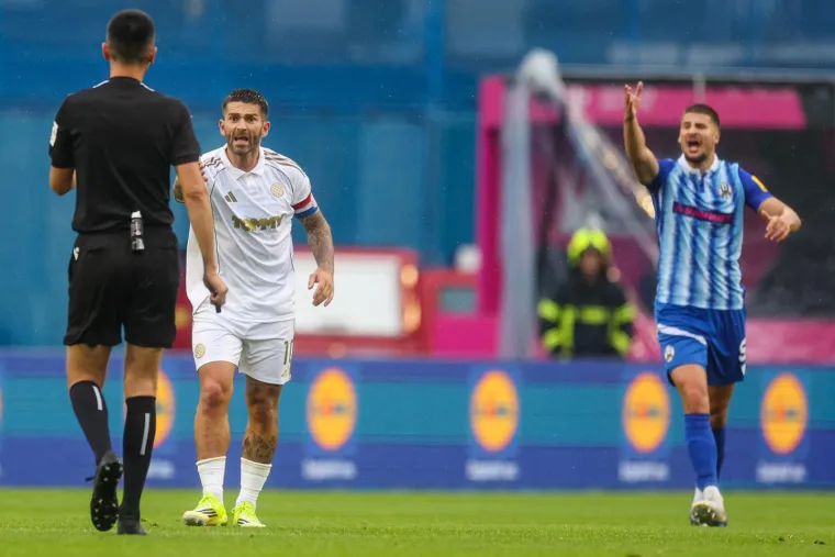 Torcida na ki&scaron;nom Maksimiru poslala poruku igračima Hajduka