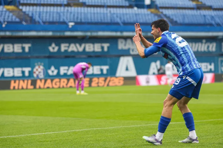 Torcida na ki&scaron;nom Maksimiru poslala poruku igračima Hajduka