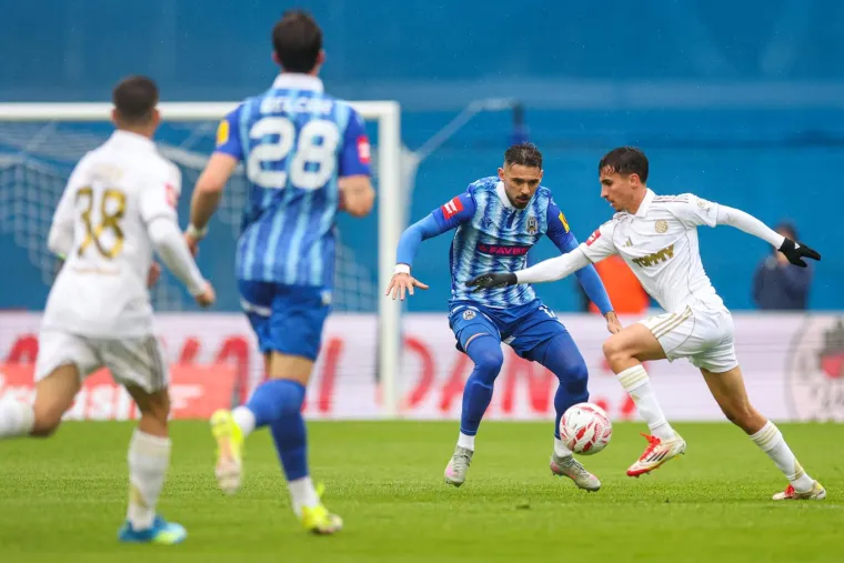 Torcida na ki&scaron;nom Maksimiru poslala poruku igračima Hajduka