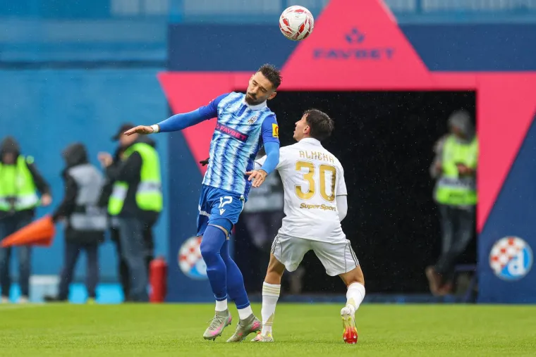 Torcida na ki&scaron;nom Maksimiru poslala poruku igračima Hajduka