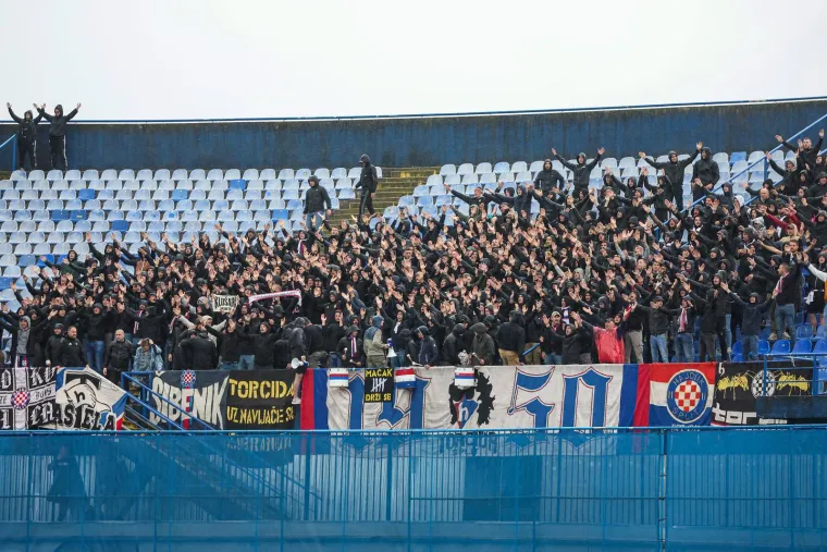 Torcida na ki&scaron;nom Maksimiru poslala poruku igračima Hajduka
