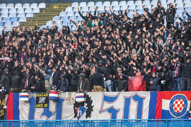 Torcida na ki&scaron;nom Maksimiru poslala poruku igračima Hajduka