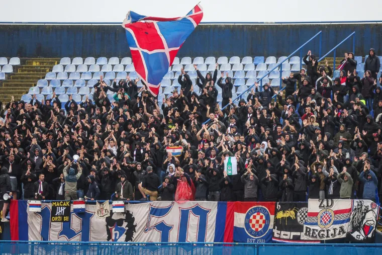 Torcida na ki&scaron;nom Maksimiru poslala poruku igračima Hajduka