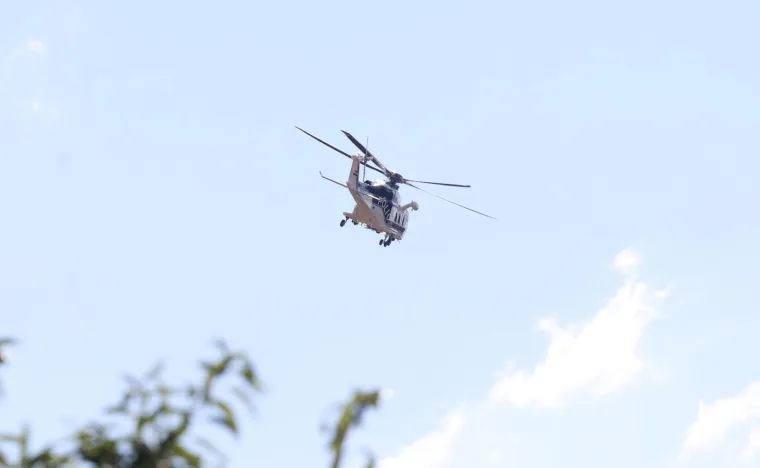Duge cijevi, helikopter, psi i dronovi... U Drni&scaron;u traje bjesomučna potraga za ubojicom mladića