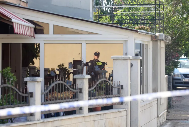 Duge cijevi, helikopter, psi i dronovi... U Drni&scaron;u traje bjesomučna potraga za ubojicom mladića