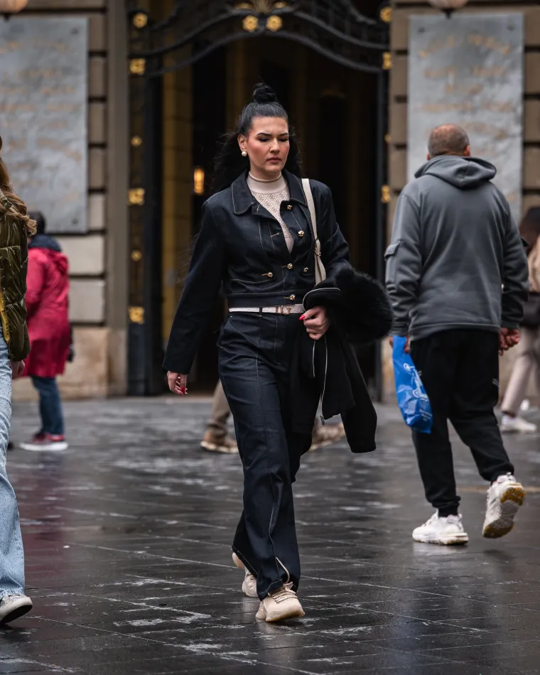 Zagrepčanke prkosile ki&scaron;i i hladnoći: S minicama i golim nogama osvojile centar grada