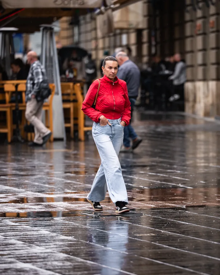 Zagrepčanke prkosile ki&scaron;i i hladnoći: S minicama i golim nogama osvojile centar grada