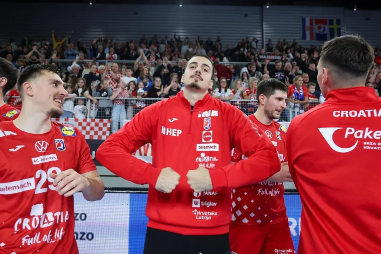 Atraktivne plesačice zasjenile rukometa&scaron;e! Svi su gledali &scaron;to se događalo u pauzama utakmice