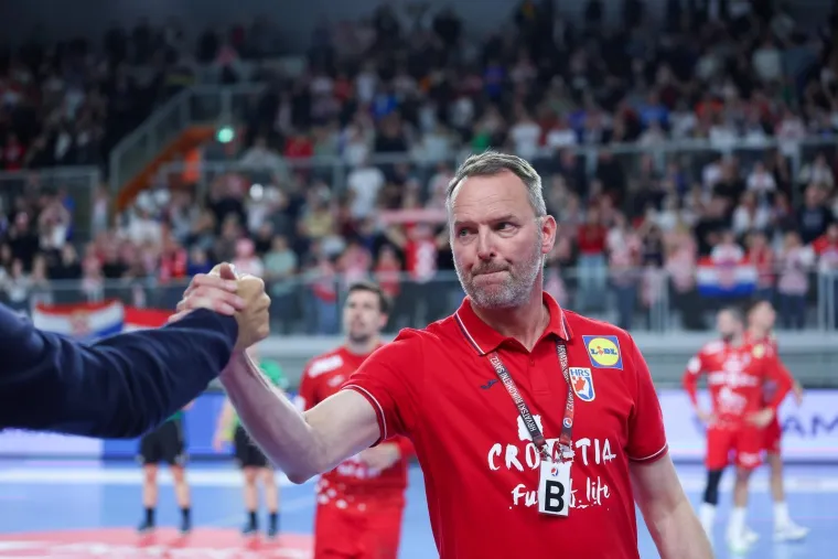 Atraktivne plesačice zasjenile rukometa&scaron;e! Svi su gledali &scaron;to se događalo u pauzama utakmice