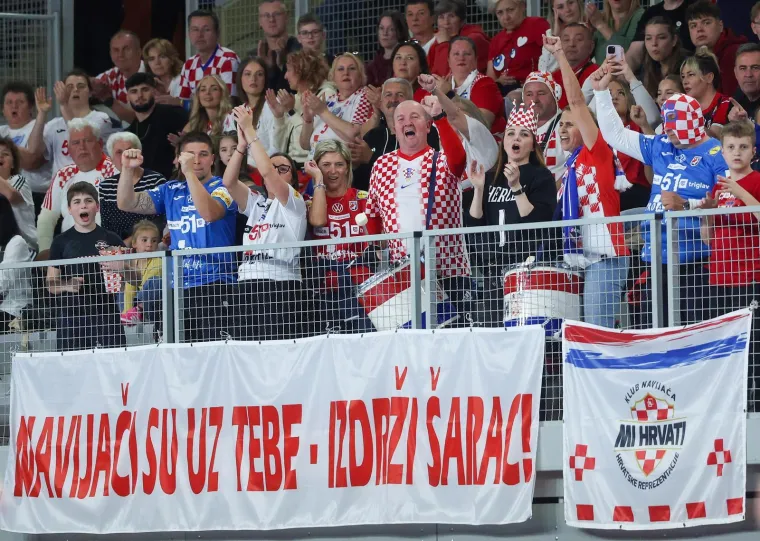 Atraktivne plesačice zasjenile rukometa&scaron;e! Svi su gledali &scaron;to se događalo u pauzama utakmice