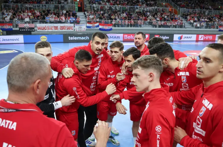Atraktivne plesačice zasjenile rukometa&scaron;e! Svi su gledali &scaron;to se događalo u pauzama utakmice