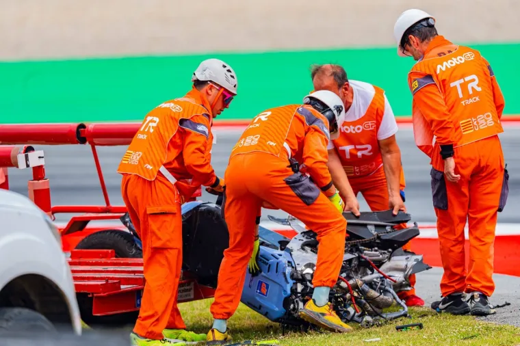 Stravične scene u MotoGP-u! Marquez zavr&scaron;io u bolnici nakon jezivog sudara, hitno operiran