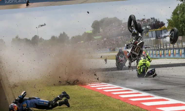 Stravične scene u MotoGP-u! Marquez zavr&scaron;io u bolnici nakon jezivog sudara, hitno operiran