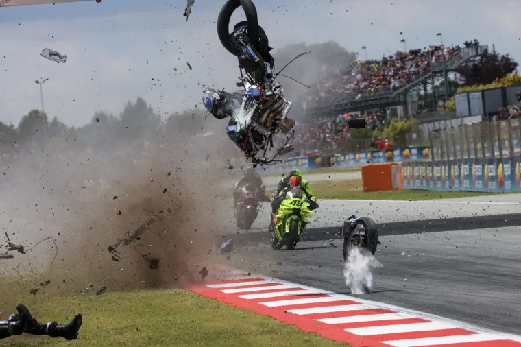 Stravične scene u MotoGP-u! Marquez zavr&scaron;io u bolnici nakon jezivog sudara, hitno operiran