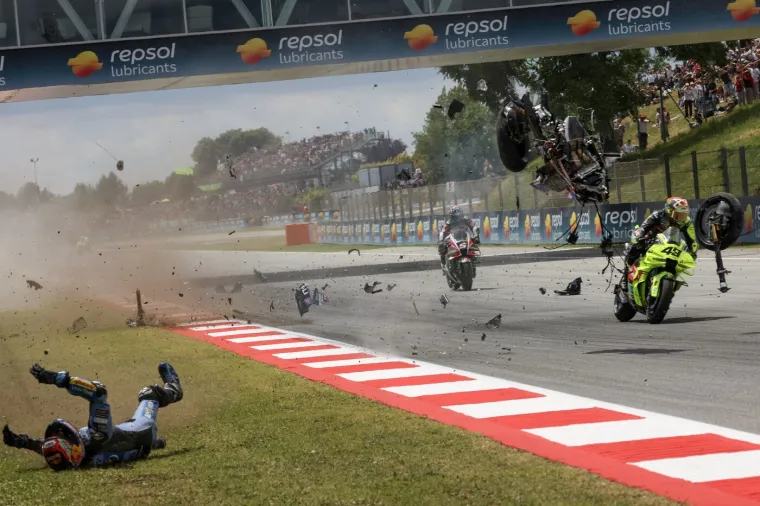 Stravične scene u MotoGP-u! Marquez zavr&scaron;io u bolnici nakon jezivog sudara, hitno operiran