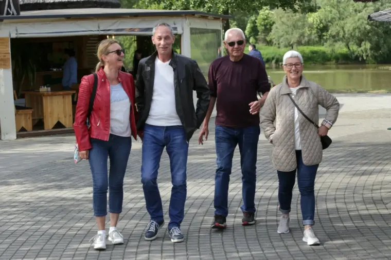 Fotograf ju je odmah primijetio: Nasmijana djevojka vatrene kose dominirala &scaron;etnicom uz Muru