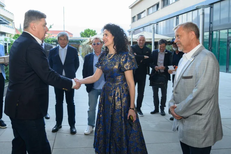 Na premijeru domaćeg filma stigli Milanović, ali i jedan biv&scaron;i predsjednik! Evo tko je jo&scaron; bio