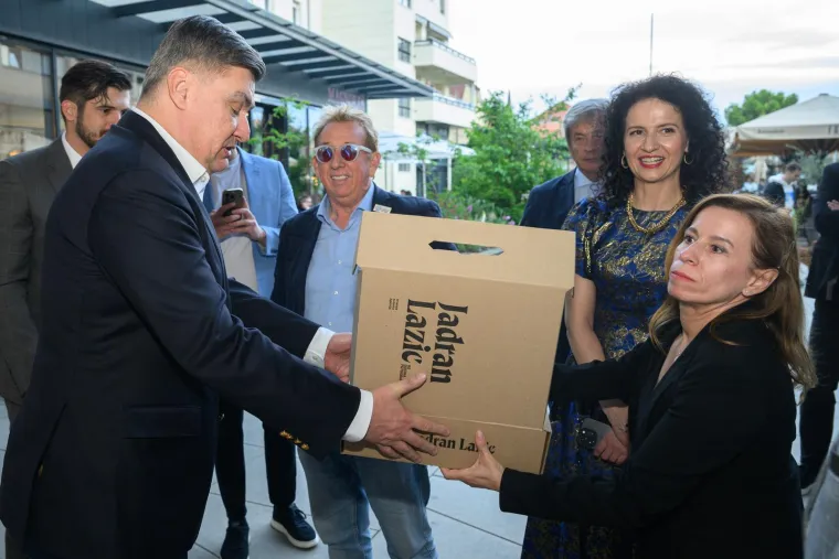 Na premijeru domaćeg filma stigli Milanović, ali i jedan biv&scaron;i predsjednik! Evo tko je jo&scaron; bio