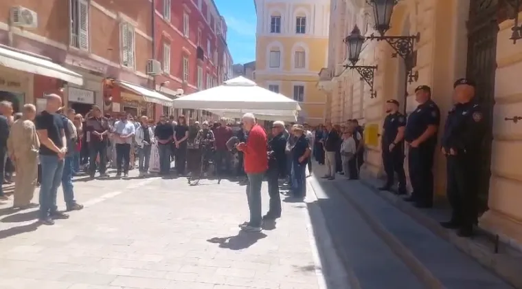 Hrvatska u suzama: Pogledajte koliko ljudi se skupilo zbog ubijenog Luke! 'Niste sami'