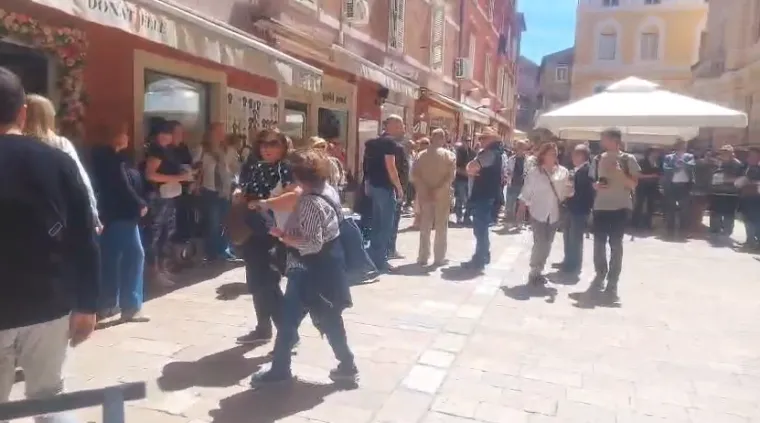Hrvatska u suzama: Pogledajte koliko ljudi se skupilo zbog ubijenog Luke! 'Niste sami'