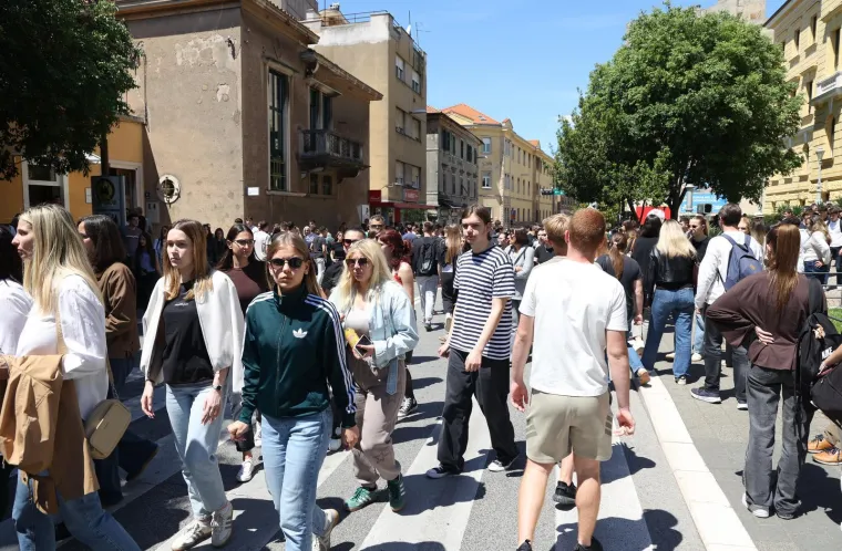 Hrvatska u suzama: Pogledajte koliko ljudi se skupilo zbog ubijenog Luke! 'Niste sami'
