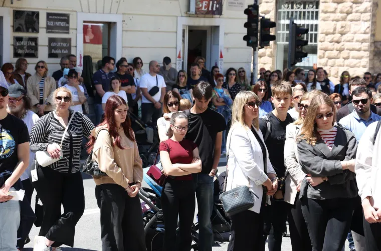 Hrvatska u suzama: Pogledajte koliko ljudi se skupilo zbog ubijenog Luke! 'Niste sami'