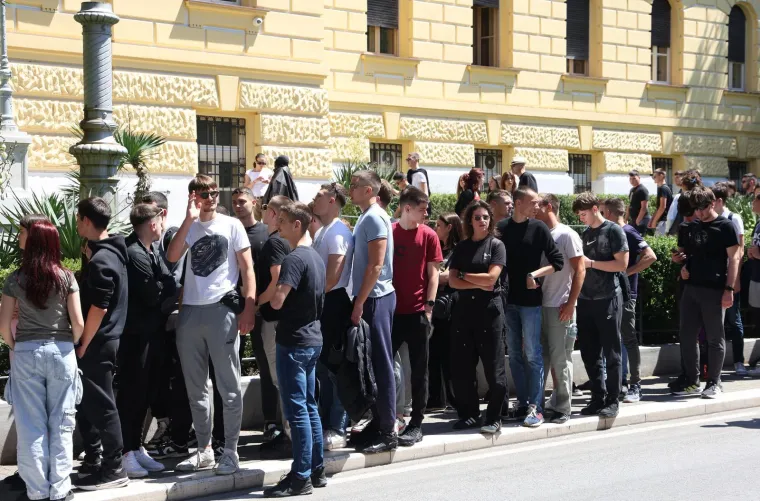 Hrvatska u suzama: Pogledajte koliko ljudi se skupilo zbog ubijenog Luke! 'Niste sami'