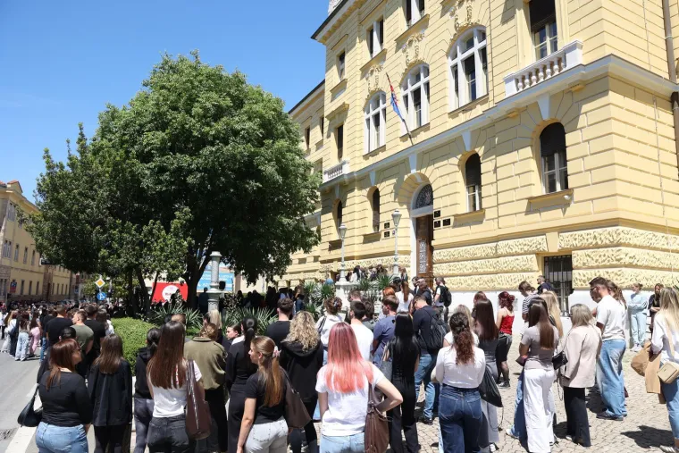 Hrvatska u suzama: Pogledajte koliko ljudi se skupilo zbog ubijenog Luke! 'Niste sami'