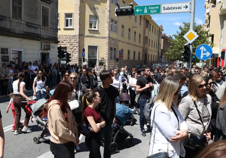 Hrvatska u suzama: Pogledajte koliko ljudi se skupilo zbog ubijenog Luke! 'Niste sami'