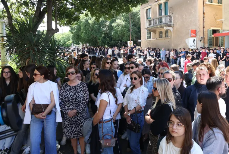 Hrvatska u suzama: Pogledajte koliko ljudi se skupilo zbog ubijenog Luke! 'Niste sami'