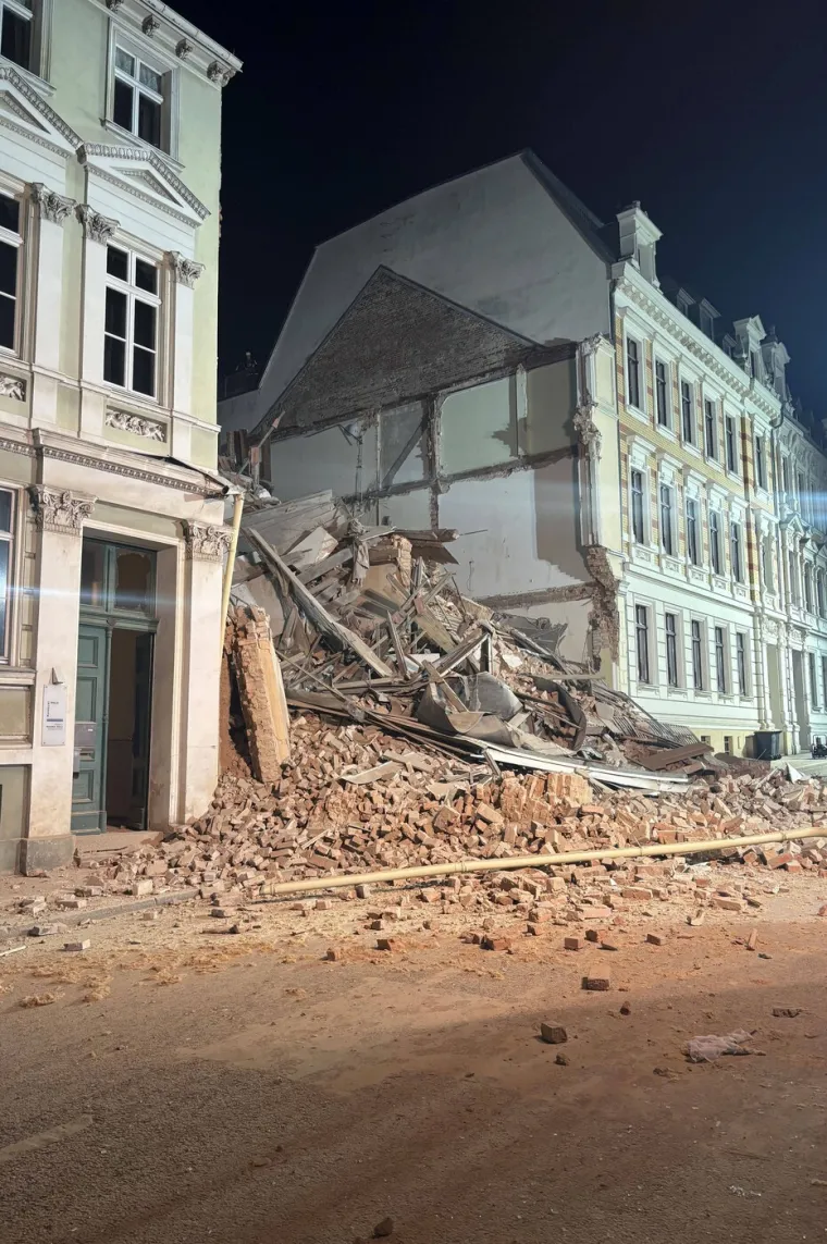 Eksplozija plina uru&scaron;ila zgradu, traže se ljudi pod ru&scaron;evinama: 'Vidio sam ženu kako vri&scaron;ti...'