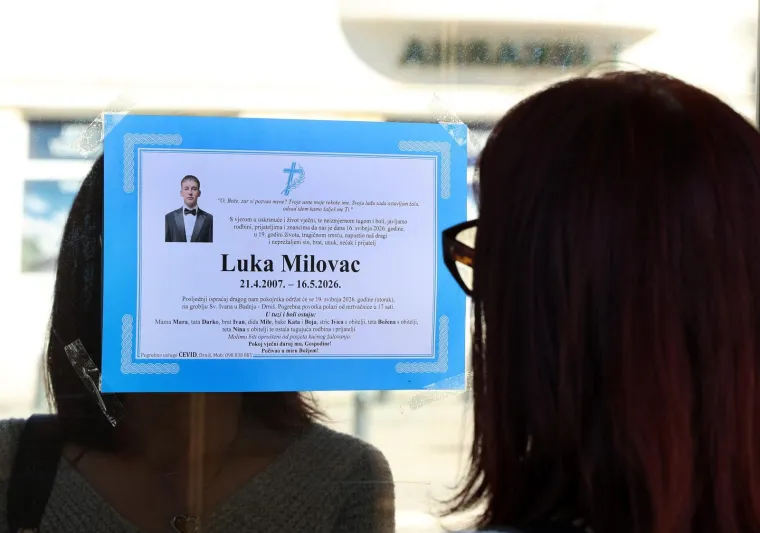 Pusto&scaron; u srcima i na ulicama Drni&scaron;a: Gore lampioni za Luku, zastave na pola koplja...