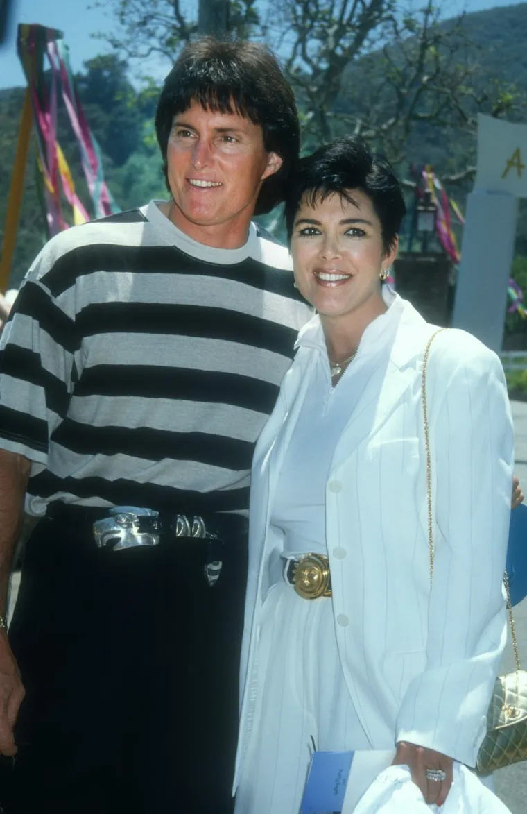 NE RADI GALERIJA Prije faceliftinga i estetskih zahvata: Ovako je Kris Jenner izgledala u mladim danima

Kraljica klana Kardashian nekad je izgledala ovako: Je li Kris Jenner bila prava ljepotica?

Mnogi pričaju o operacijama, ali pogledajte Kris Jenner prije svih zahvata: &Scaron;to kažete na ovaj izgled?