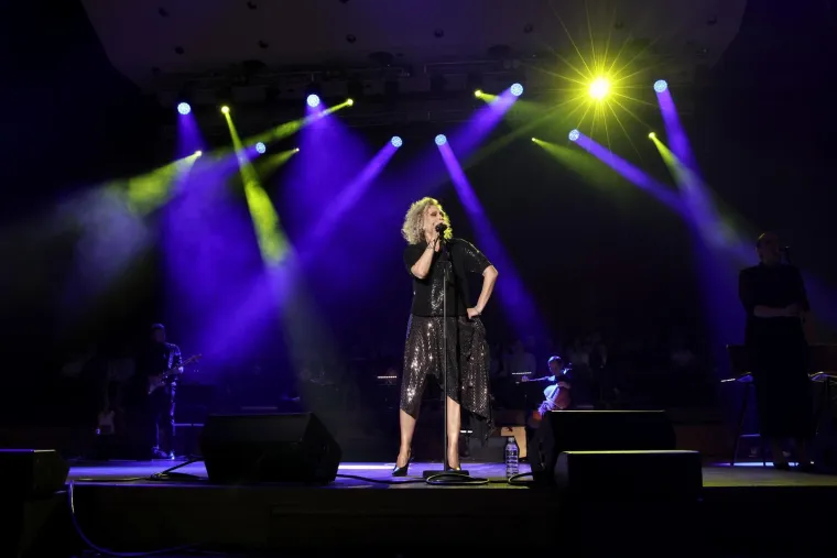 Vanna zapalila Lisinki: Koncert okupio glazbenu elitu, a pažnju ukrala lijepa kći Jana