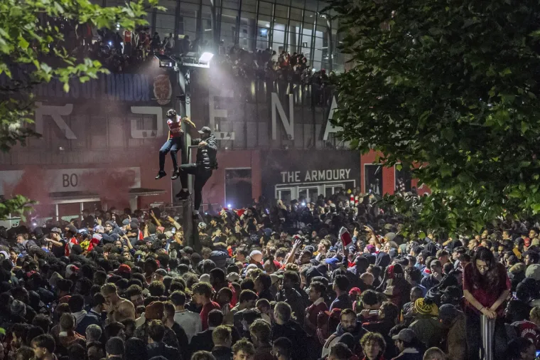Ovo su čekali duže od Hajduka! Kaos na ulicama nakon borbe za naslov koja će se prepričavati