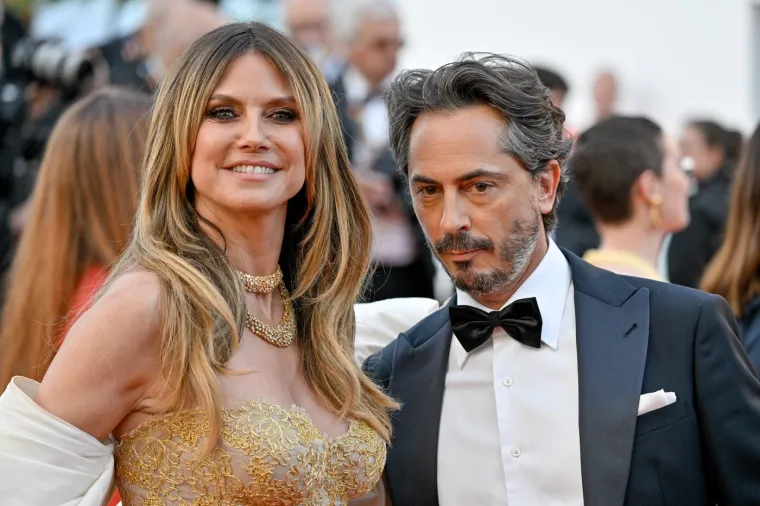 Njemački supermodel pokazao svu rasko&scaron;: Heidi Klum fotografirana gola na balkonu u Cannesu