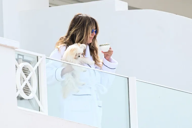 Njemački supermodel pokazao svu rasko&scaron;: Heidi Klum fotografirana gola na balkonu u Cannesu