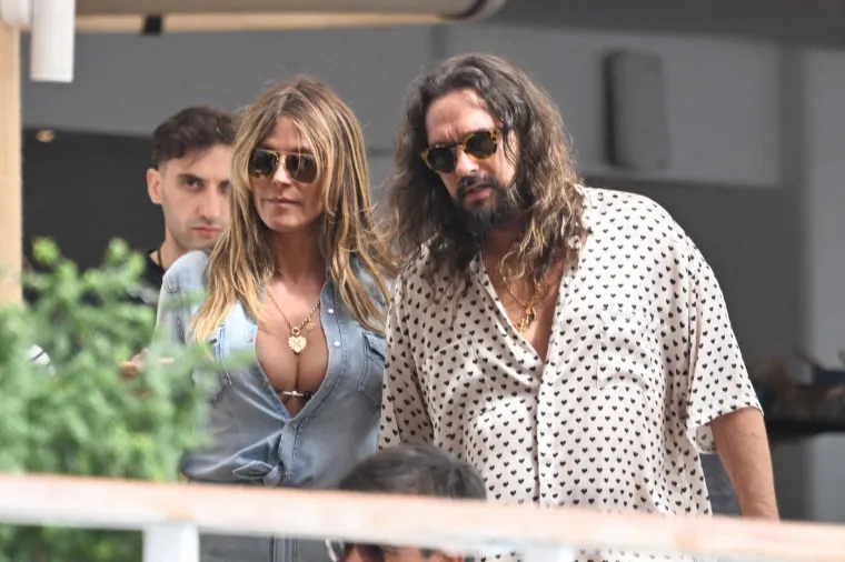 Njemački supermodel pokazao svu rasko&scaron;: Heidi Klum fotografirana gola na balkonu u Cannesu