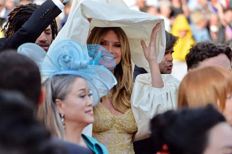Njemački supermodel pokazao svu rasko&scaron;: Heidi Klum fotografirana gola na balkonu u Cannesu