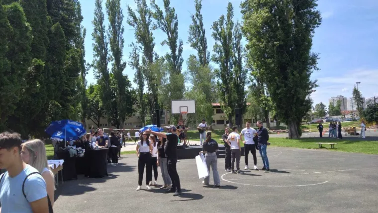 Glumci i sporta&scaron;i podržali dobrotvornu akciju &Scaron;portske gimnazije i oku&scaron;ali se u &scaron;ahu