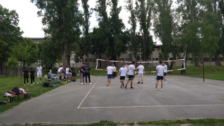 Glumci i sporta&scaron;i podržali dobrotvornu akciju &Scaron;portske gimnazije i oku&scaron;ali se u &scaron;ahu