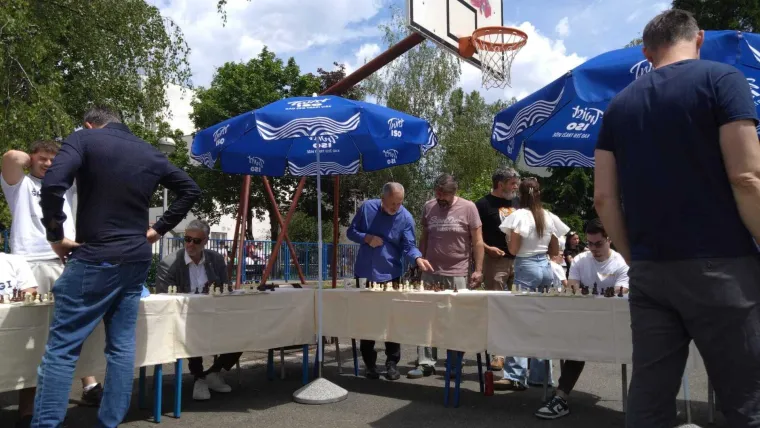 Glumci i sporta&scaron;i podržali dobrotvornu akciju &Scaron;portske gimnazije i oku&scaron;ali se u &scaron;ahu
